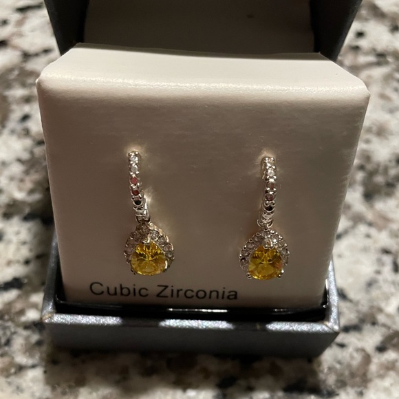 💛New Direction Cubic Zirconia Citrine “Tear Drop” Earrings - Picture 5 of 7